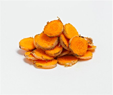 simsearch:622-08139033,k - Sliced Turmeric Root Piled on a White Background Stock Photo - Premium Royalty-Free, Code: 659-07027874