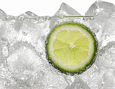 A Lime Slice in Soda Water Stock Photo - Premium Royalty-Free, Code: 659-07027870