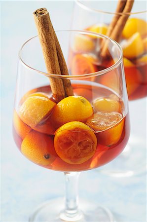 Kumquats in wine with cinnamon sticks Stock Photo - Premium Royalty-Free, Code: 659-07027923
