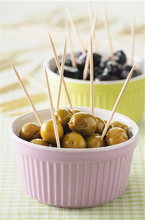 simsearch:659-08906358,k - Green and black olives on cocktail sticks Stock Photo - Premium Royalty-Free, Code: 659-07027946