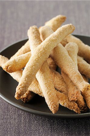 roll - Zézettes de Sète (vanilla biscuits, France) Stock Photo - Premium Royalty-Free, Code: 659-07027949