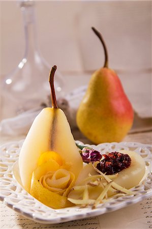 pear dessert - Poached pears with ginger and rose petals Stock Photo - Premium Royalty-Free, Code: 659-07028039