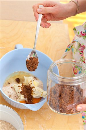 simsearch:659-08419739,k - Biscuit dough being prepared: ingredients in a bowl (oil, butter, wholemeal flour, eggs, brown sugar) Foto de stock - Sin royalties Premium, Código: 659-07028092