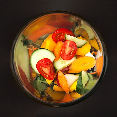 pureza - Mixed vegetables (for gazpacho) in a blender Foto de stock - Sin royalties Premium, Código: 659-07028109