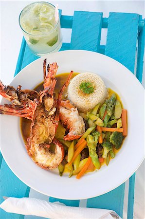 Halved Lobster with Couscous and Vegetables; In a White Bowl Photographie de stock - Premium Libres de Droits, Code: 659-07028136