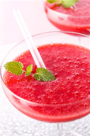 strawberry juice - A strawberry Margarita with mint leaves Stock Photo - Premium Royalty-Free, Code: 659-07028142