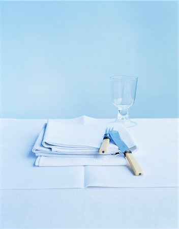 simsearch:659-07028747,k - Napkins and a place setting in blue Foto de stock - Sin royalties Premium, Código: 659-07028157