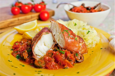 simsearch:659-06186651,k - Cod wrapped in prosciutto with tomato sauce Fotografie stock - Premium Royalty-Free, Codice: 659-07028225