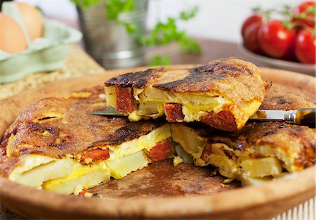 Spanish omelette with chorizo, one slice cut Stock Photo - Premium Royalty-Free, Code: 659-07028221