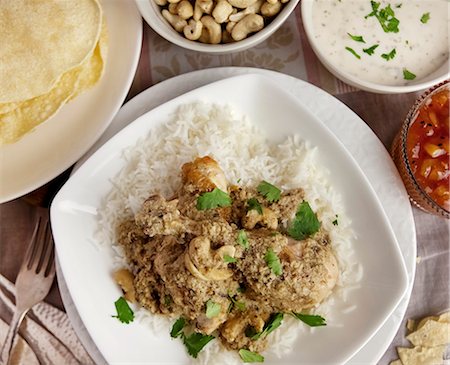 plats indiens - Chicken curry with cashew nuts and rice Photographie de stock - Premium Libres de Droits, Code: 659-07028223