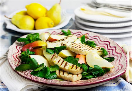 Pear salad with grilled halloumi Foto de stock - Sin royalties Premium, Código: 659-07028236