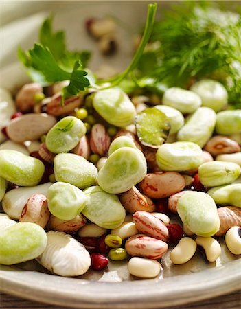 simsearch:659-02212278,k - Assorted beans with parsley on a plate Stock Photo - Premium Royalty-Free, Code: 659-07028248