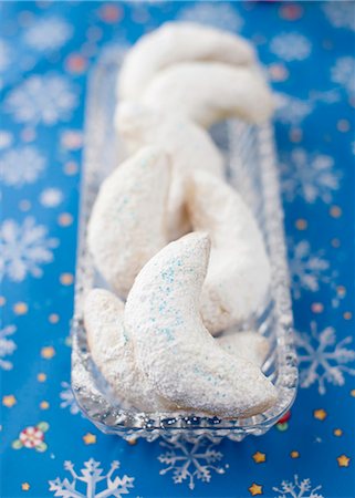 A Glass Dish of Vanilla Almond Half Moon Cookies Stock Photo - Premium Royalty-Free, Code: 659-07028252