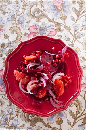 simsearch:652-03804013,k - Beetroot carpaccio with pomegranate and grapefruit Foto de stock - Sin royalties Premium, Código: 659-07028303