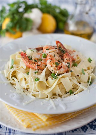 simsearch:659-01863723,k - Ribbon pasta with prawns, peas and garlic Stockbilder - Premium RF Lizenzfrei, Bildnummer: 659-07028349