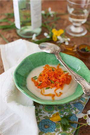 simsearch:659-06153284,k - Cream of turnip soup with strips of carrot Stock Photo - Premium Royalty-Free, Code: 659-07028355