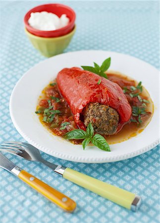 simsearch:659-09124237,k - Stuffed Red Bell Pepper in Tomato Basil Sauce on a White Plate Photographie de stock - Premium Libres de Droits, Code: 659-07028449