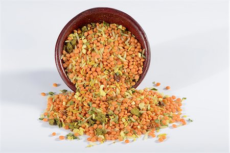 simsearch:659-07028708,k - A mix of lentils and rice with herbs and spices Photographie de stock - Premium Libres de Droits, Code: 659-07028479