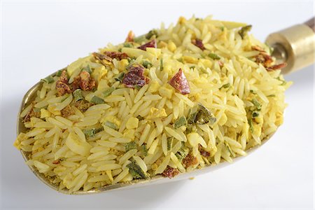 simsearch:659-07069249,k - A ready-made mix of rice with dried vegetables and spices Photographie de stock - Premium Libres de Droits, Code: 659-07028485