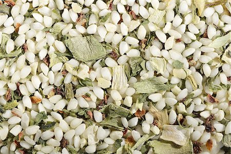 simsearch:6102-05603758,k - A ready-made risotto mix with wild garlic and dried vegetables Foto de stock - Sin royalties Premium, Código: 659-07028496