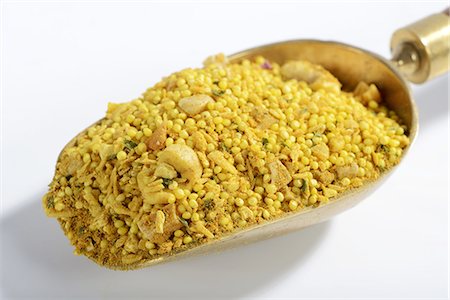 A ready-made mix of millet with dried fruit, nuts and spices Stockbilder - Premium RF Lizenzfrei, Bildnummer: 659-07028507