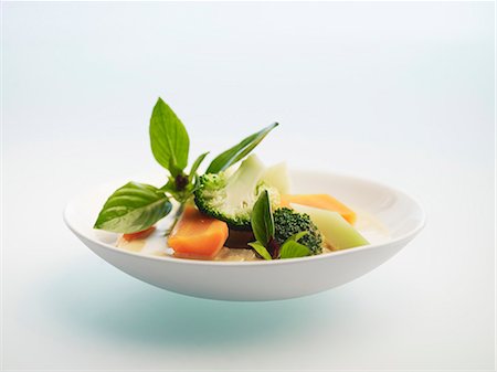 simsearch:659-06902507,k - Vegetable curry with Thai basil Photographie de stock - Premium Libres de Droits, Code: 659-07028632