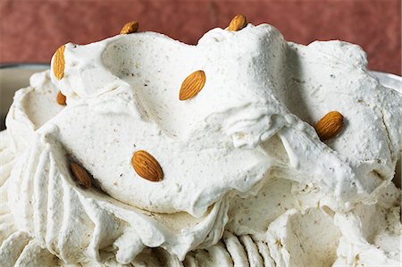 Creamy almond ice cream Foto de stock - Sin royalties Premium, Código: 659-07028685