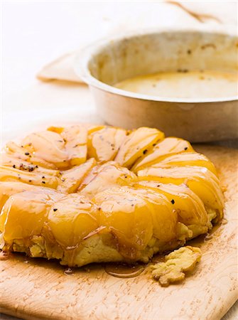 pastel francês - Pear Tarte Tatin Foto de stock - Royalty Free Premium, Número: 659-07028740