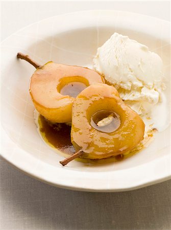 simsearch:659-08906291,k - Poached pears with vanilla ice cream Foto de stock - Sin royalties Premium, Código: 659-07028741