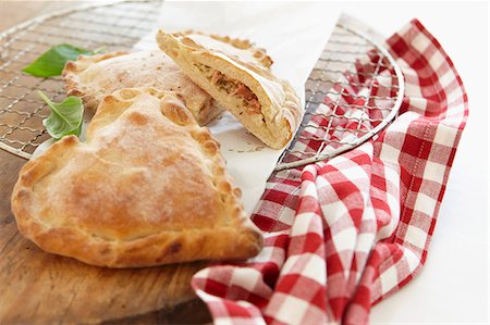 pasties - Heart-shaped calzone for Valentine's Day Stock Photo - Premium Royalty-Free, Code: 659-07028798