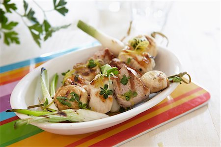 simsearch:659-07958408,k - Chicken kebabs with fennel Photographie de stock - Premium Libres de Droits, Code: 659-07028806