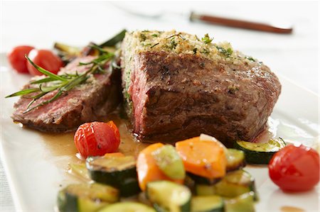 Roast beef with vegetables Stock Photo - Premium Royalty-Free, Code: 659-07028815