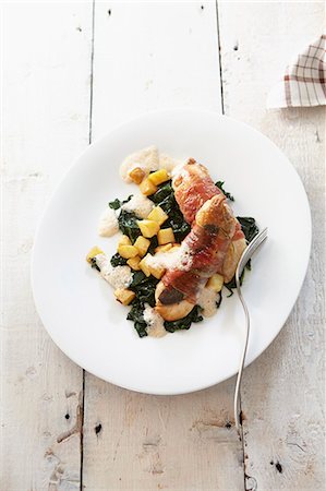 simsearch:659-07028840,k - Guinea fowl wrapped in bacon with spinach Stockbilder - Premium RF Lizenzfrei, Bildnummer: 659-07028813