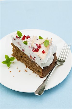 simsearch:659-07028819,k - A slice of redcurrant cake with meringue topping and mint Stock Photo - Premium Royalty-Free, Code: 659-07028896