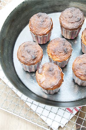 french cuisine - Cannelés (vanilla and rum cakes, France) Stock Photo - Premium Royalty-Free, Code: 659-07028893