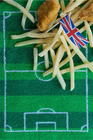 Fish and chips (England) with a paper Union Jack flag and football-themed decoration Stock Photo - Premium Royalty-Free, Code: 659-07028914