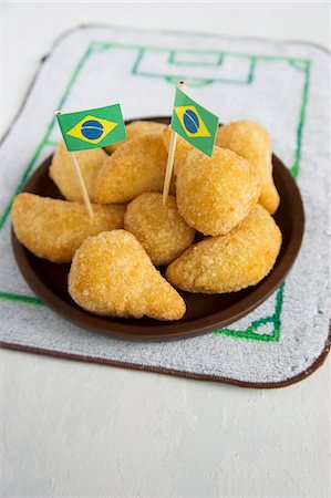 fußballweltmeisterschaft - Salgadinhos (filled pastries, Brazil) with football-themed decoration Stockbilder - Premium RF Lizenzfrei, Bildnummer: 659-07028924