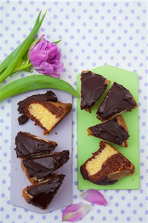 piece cake aerial view - Babka (Easter cake, Poland) with chocolate icing Stock Photo - Premium Royalty-Free, Code: 659-07028948