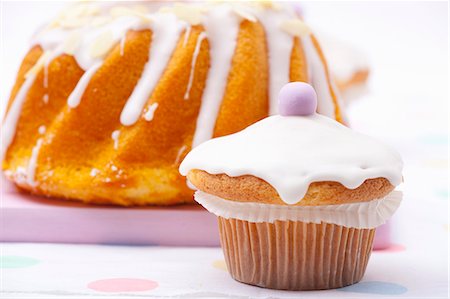 simsearch:659-07028850,k - Babka (Easter cake, Poland) and a muffin topped with sugar icing and a marzipan ball Stock Photo - Premium Royalty-Free, Code: 659-07028949