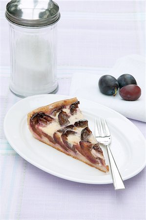 Cheesecake with plums Foto de stock - Sin royalties Premium, Código: 659-07028954