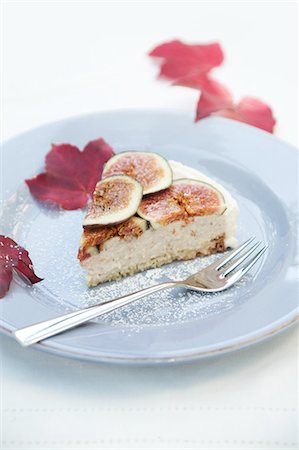 A slice of fig and ricotta cheesecake Stock Photo - Premium Royalty-Free, Code: 659-07028971