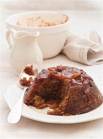 Steamed Apple Sponge and Custard Foto de stock - Royalty Free Premium, Número: 659-07028999