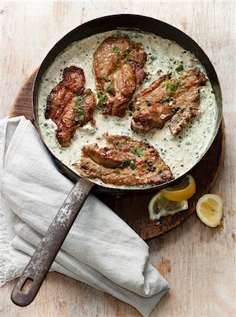 simsearch:659-01844551,k - Veal in Lemon-Parsley Sauce Photographie de stock - Premium Libres de Droits, Code: 659-07029009