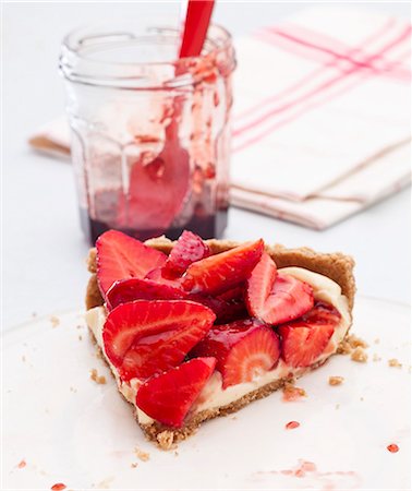 Strawberrytart with Lemon Curd Stock Photo - Premium Royalty-Free, Code: 659-07029002