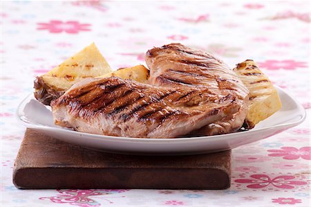 simsearch:659-03535955,k - Grilled chicken breast with pineapple Stock Photo - Premium Royalty-Free, Code: 659-07029041