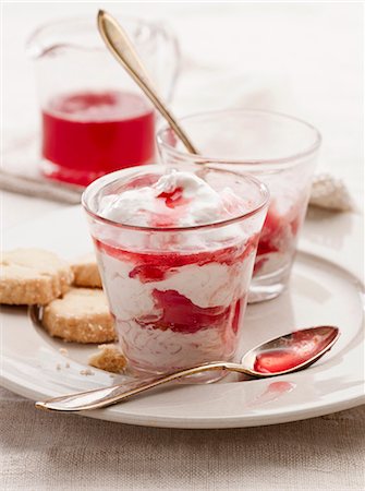 rhubarb dessert - Rhubarb and ginger fool with shortbread Stock Photo - Premium Royalty-Free, Code: 659-07029054