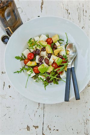 simsearch:659-06306577,k - Avocado salad with tomatoes and feta Foto de stock - Sin royalties Premium, Código: 659-07068564