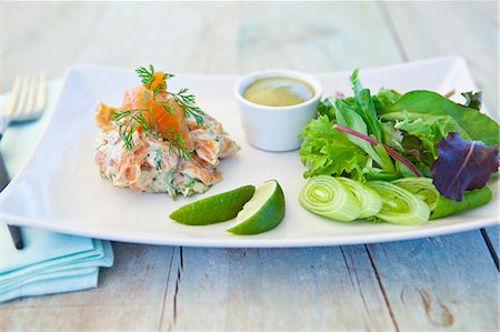 simsearch:659-06372914,k - Salmon salad with wasabi and lettuce Foto de stock - Sin royalties Premium, Código: 659-07068565
