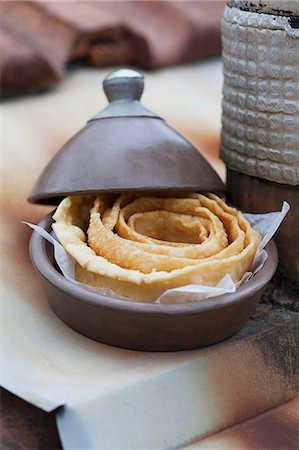 Tunisian Dessert of Fried Pastry Foto de stock - Sin royalties Premium, Código: 659-07068606