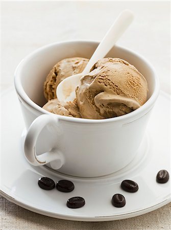 simsearch:659-06901871,k - Coffee ice cream in a cup Stock Photo - Premium Royalty-Free, Code: 659-07068639